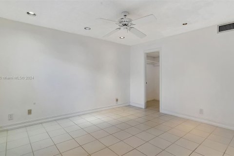 Townhouse in Hollywood, Florida 3 bedrooms, 218.32 sq.m. № 1185009 - photo 27