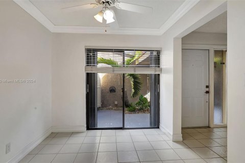 Townhouse in Hollywood, Florida 3 bedrooms, 218.32 sq.m. № 1185009 - photo 14