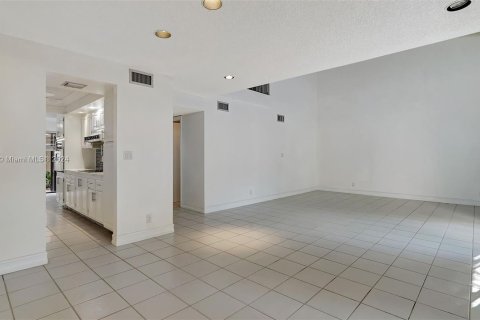 Touwnhouse à vendre à Hollywood, Floride: 3 chambres, 218.32 m2 № 1185009 - photo 23