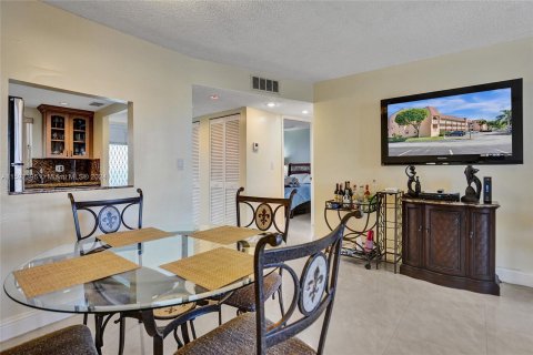 Condo in Sunrise, Florida, 2 bedrooms  № 1185113 - photo 13