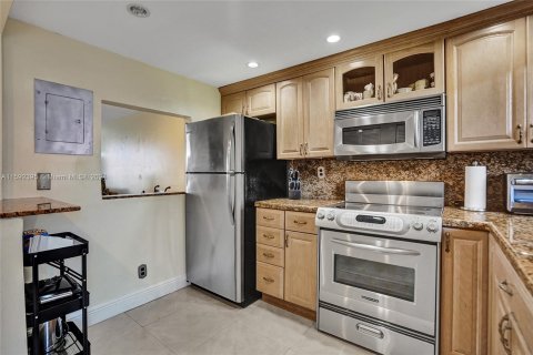 Condo in Sunrise, Florida, 2 bedrooms  № 1185113 - photo 8