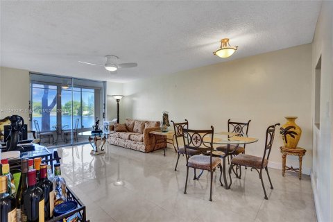 Copropriété à vendre à Sunrise, Floride: 2 chambres, 78.97 m2 № 1185113 - photo 14