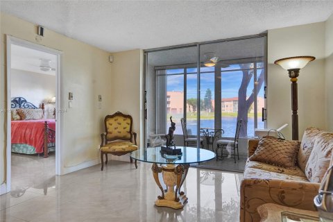 Copropriété à vendre à Sunrise, Floride: 2 chambres, 78.97 m2 № 1185113 - photo 16