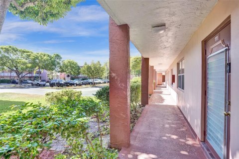 Copropriété à vendre à Sunrise, Floride: 2 chambres, 78.97 m2 № 1185113 - photo 5