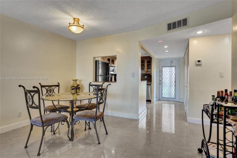 Condo in Sunrise, Florida, 2 bedrooms  № 1185113 - photo 12