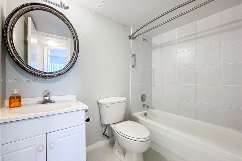 Copropriété à vendre à Sunrise, Floride: 2 chambres, 78.97 m2 № 1185029 - photo 16