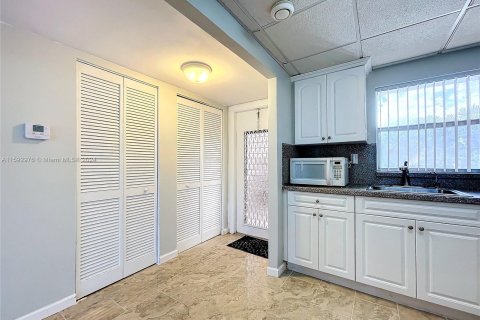 Copropriété à vendre à Sunrise, Floride: 2 chambres, 78.97 m2 № 1185029 - photo 6