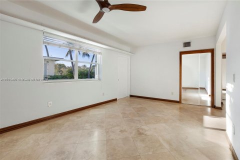 Condo in Miami Beach, Florida, 2 bedrooms  № 983781 - photo 3