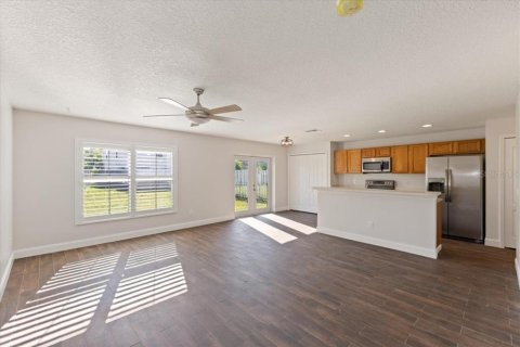 House in Winter Garden, Florida 3 bedrooms, 143.16 sq.m. № 1383936 - photo 2