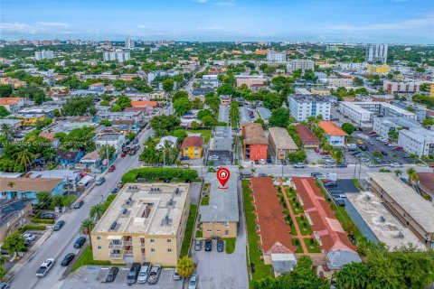 Propiedad comercial en venta en Miami, Florida № 1375414 - foto 29