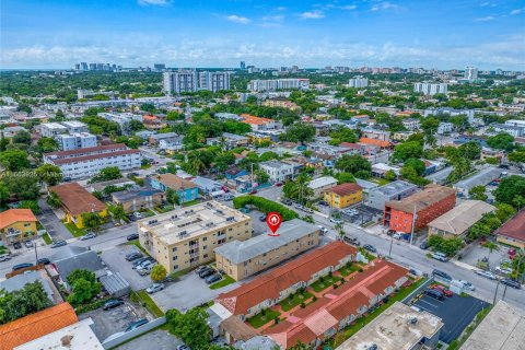 Propiedad comercial en venta en Miami, Florida № 1375414 - foto 27