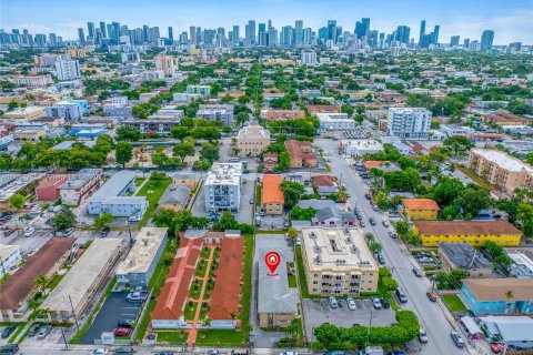 Propiedad comercial en venta en Miami, Florida № 1375414 - foto 23