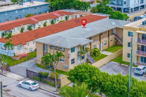 Propiedad comercial en venta en Miami, Florida № 1375414 - foto 1