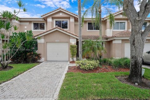 Villa ou maison à vendre à Pembroke Pines, Floride: 3 chambres, 147.99 m2 № 1375409 - photo 1