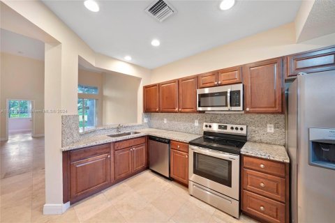 Villa ou maison à vendre à Pembroke Pines, Floride: 3 chambres, 147.99 m2 № 1375409 - photo 3