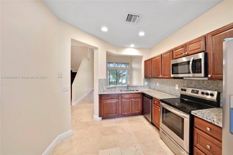 Villa ou maison à vendre à Pembroke Pines, Floride: 3 chambres, 147.99 m2 № 1375409 - photo 2