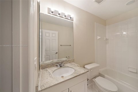 Villa ou maison à vendre à Pembroke Pines, Floride: 3 chambres, 147.99 m2 № 1375409 - photo 24