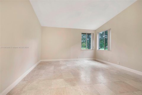 Villa ou maison à vendre à Pembroke Pines, Floride: 3 chambres, 147.99 m2 № 1375409 - photo 16