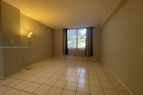 Condo in Lauderdale Lakes, Florida, 2 bedrooms  № 1384507 - photo 25