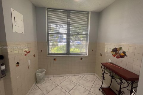 Condo in Lauderdale Lakes, Florida, 2 bedrooms  № 1384507 - photo 13