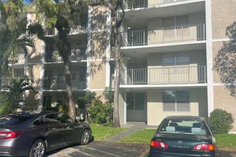 Copropriété à vendre à Lauderdale Lakes, Floride: 2 chambres, 89.19 m2 № 1384507 - photo 1