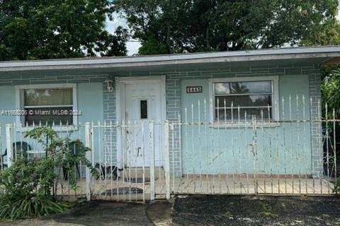 House in Miramar, Florida 2 bedrooms, 100.33 sq.m. № 1384508 - photo 1