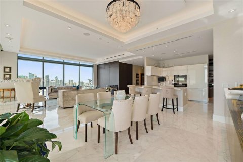 Copropriété à vendre à Miami, Floride: 5 chambres, 238.67 m2 № 1384462 - photo 13