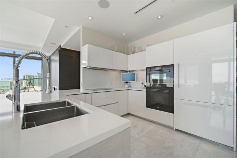 Condominio en venta en Miami, Florida, 5 dormitorios, 238.67 m2 № 1384462 - foto 16