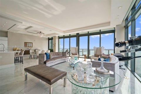 Condo in Miami, Florida, 5 bedrooms  № 1384462 - photo 20