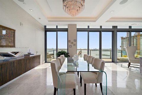 Condominio en venta en Miami, Florida, 5 dormitorios, 238.67 m2 № 1384462 - foto 19