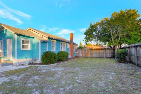 House in Lake Worth, Florida 2 bedrooms, 75.99 sq.m. № 973055 - photo 6