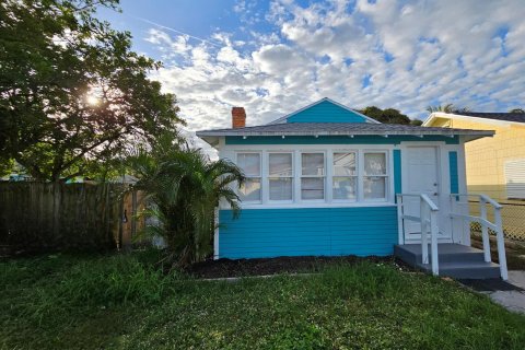 House in Lake Worth, Florida 2 bedrooms, 75.99 sq.m. № 973055 - photo 9