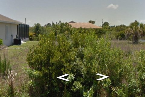 Terreno en venta en Port Charlotte, Florida № 942447 - foto 1