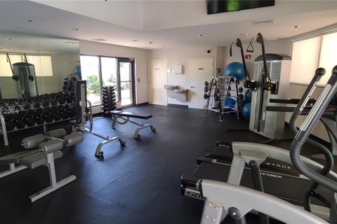 Propiedad comercial en venta en Miami, Florida № 975790 - foto 7