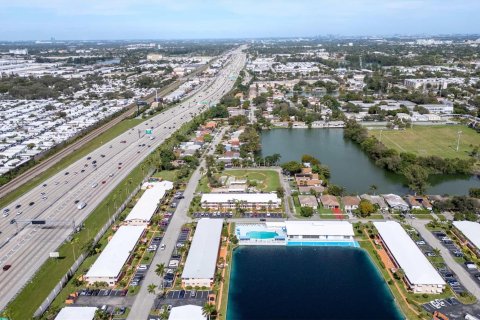 Copropriété à vendre à Hallandale Beach, Floride: 1 chambre, 58.06 m2 № 976590 - photo 2