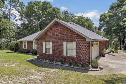 Villa ou maison à louer à Crestview, Floride: 3 chambres, 221.85 m2 № 562333 - photo 3