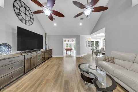 Villa ou maison à louer à Crestview, Floride: 3 chambres, 221.85 m2 № 562333 - photo 8