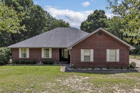 Villa ou maison à louer à Crestview, Floride: 3 chambres, 221.85 m2 № 562333 - photo 1