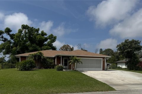 House in Englewood, Florida 2 bedrooms, 142.14 sq.m. № 1297964 - photo 1