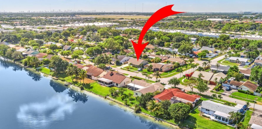 Villa ou maison à Pembroke Pines, Floride 3 chambres, 138.52 m2 № 1185505