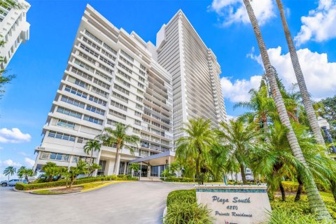 Condo in Fort Lauderdale, Florida, 2 bedrooms  № 945885 - photo 1