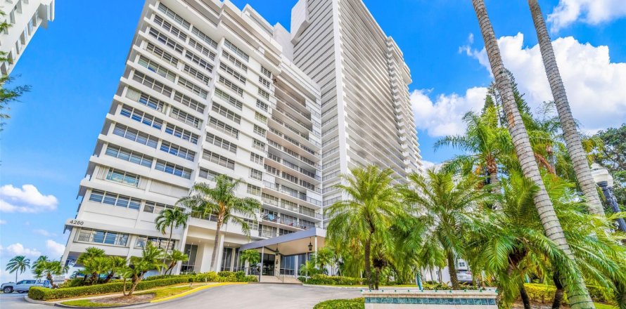 Condo in Fort Lauderdale, Florida, 2 bedrooms  № 945885