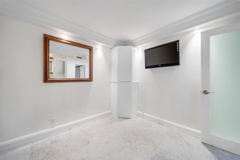 Condo in Fort Lauderdale, Florida, 2 bedrooms  № 945885 - photo 14