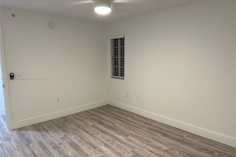 Condo in Coconut Creek, Florida, 1 bedroom  № 1332548 - photo 10