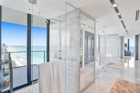 Condo in Sunny Isles Beach, Florida, 3 bedrooms  № 1332495 - photo 23