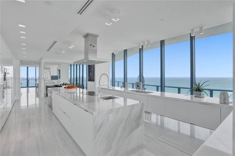 Condo in Sunny Isles Beach, Florida, 3 bedrooms  № 1332495 - photo 14