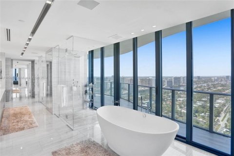 Condo in Sunny Isles Beach, Florida, 3 bedrooms  № 1332495 - photo 24