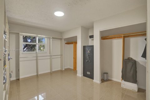 Casa en venta en Davie, Florida, 4 dormitorios, 358.6 m2 № 1009017 - foto 12
