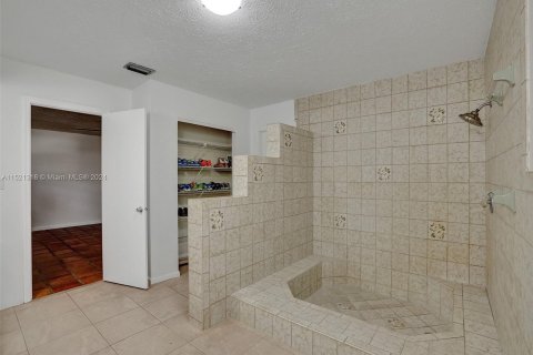Casa en venta en Davie, Florida, 4 dormitorios, 358.6 m2 № 1009017 - foto 19