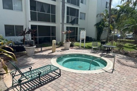 Condominio en venta en Tamarac, Florida, 1 dormitorio, 64.57 m2 № 1175659 - foto 25